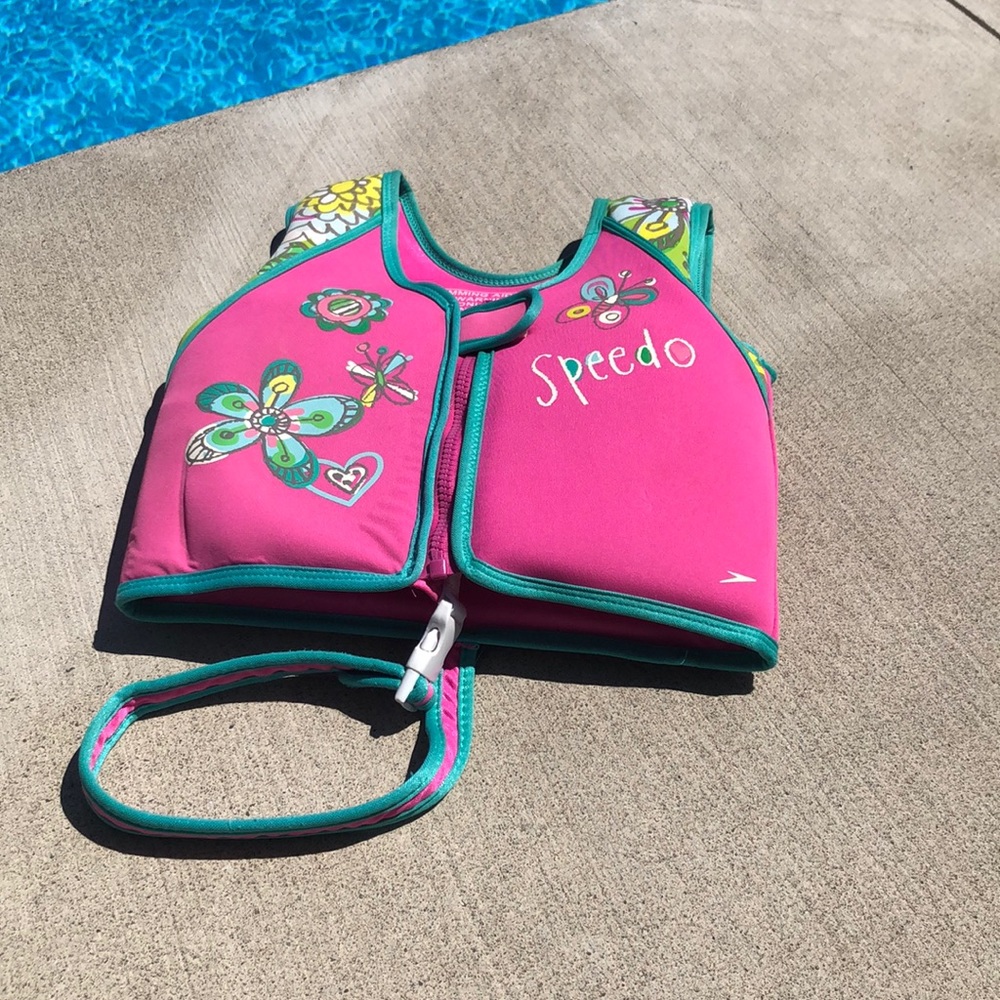Speedo swimming aid vest